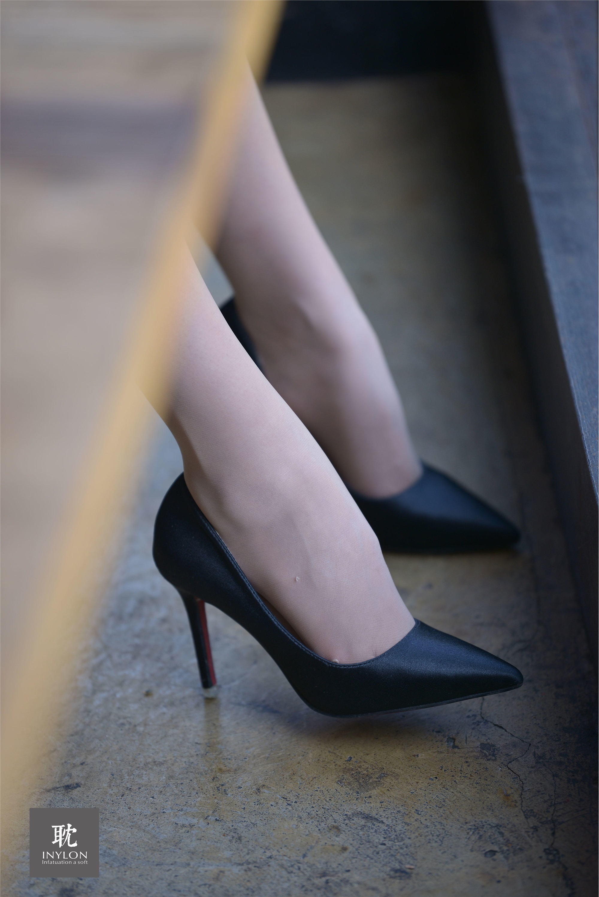 IESS异思趣向《普惠集238》- 模特：阿离《窗边反复斟酌的34码小脚》